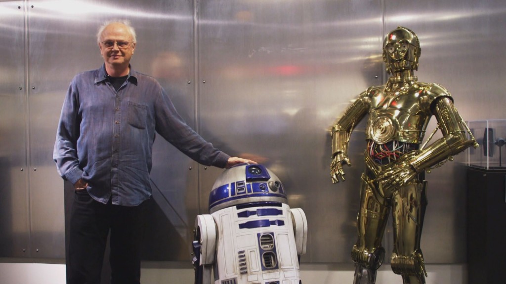 Dennis Muren junto a R2D2 y C3PO, personajes de la saga creada por George Lucas 'Star Wars'.