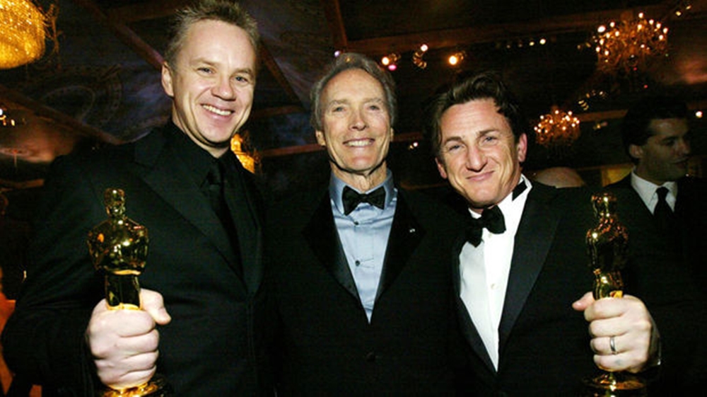 Clint Eastwood posa junto a los oscarizados Tim Robbins y Sean Penn.