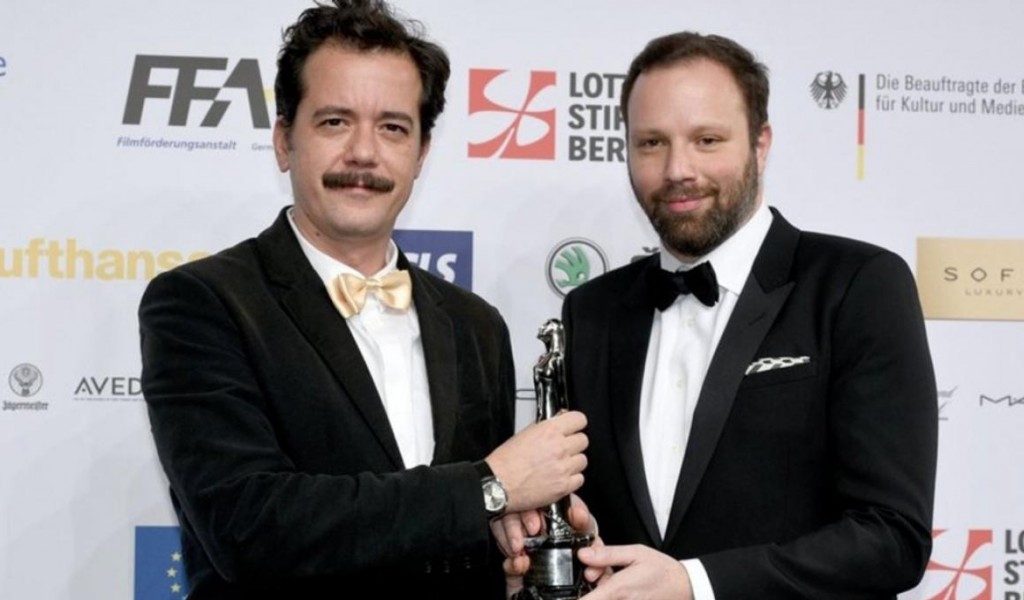 Efthymis Filippou y Yorgos Lanthimos recogen uno de todos los premios que han logrado este año por el guión de 'Langosta'